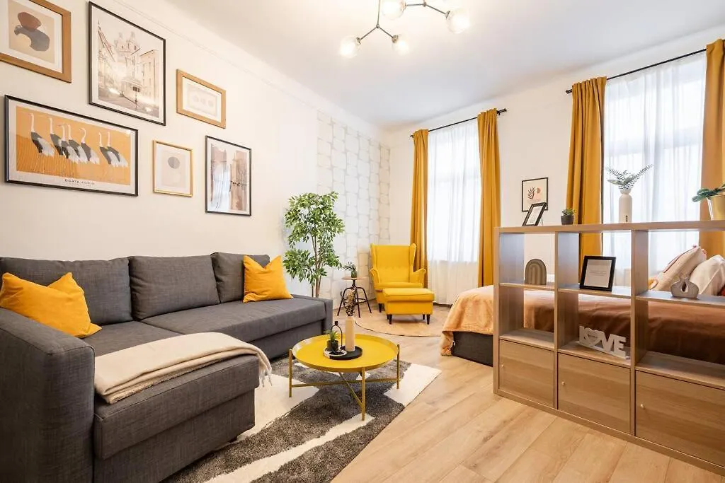 Apartamento Warm Elegance Retreat : 75 M2 Comfort Near New York Cafe Budapeste