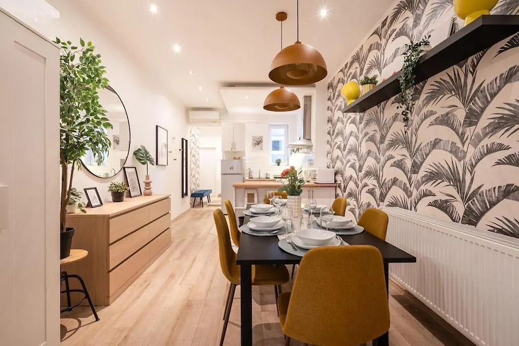 Warm Elegance Retreat : 75 M2 Comfort Near New York Cafe Budapeste Apartamento
