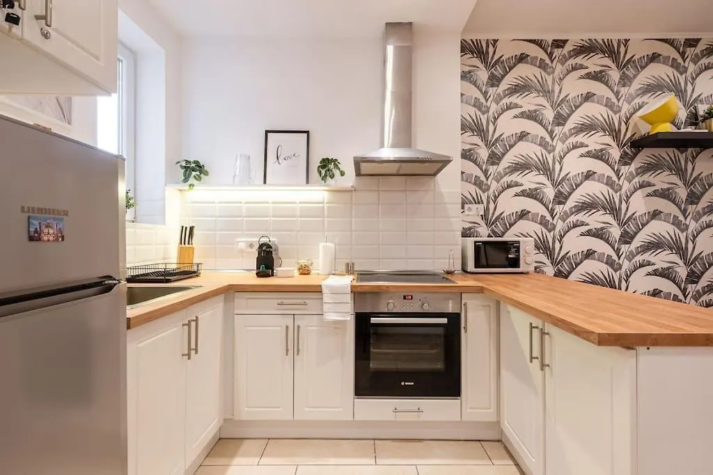 Warm Elegance Retreat : 75 M2 Comfort Near New York Cafe Budapeste Apartamento