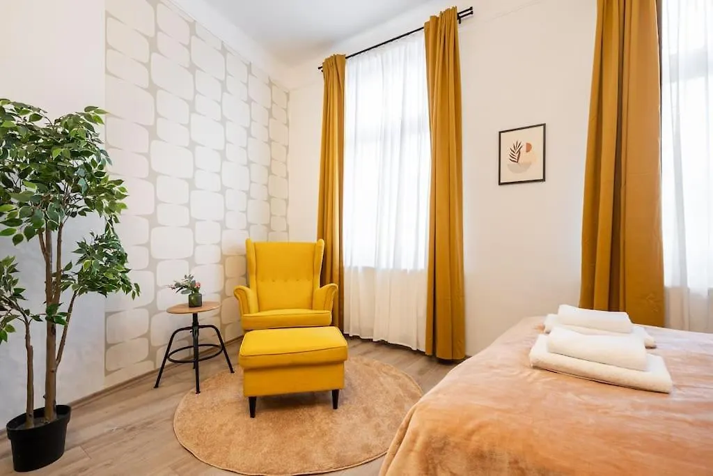 Warm Elegance Retreat : 75 M2 Comfort Near New York Cafe Budapeste
